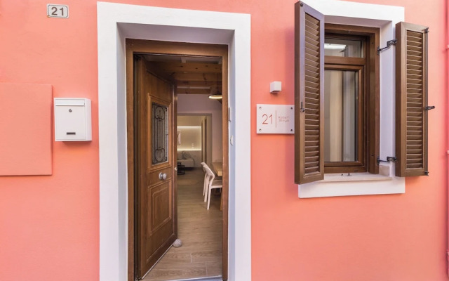 Old Town Charm-Cozy 2BR with Rooftop