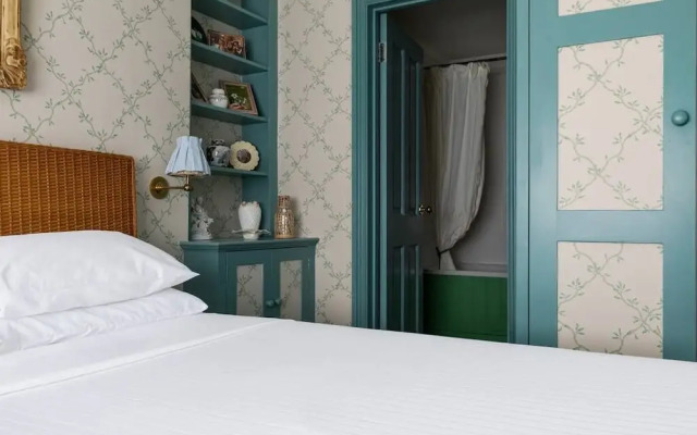 Westbourne Park Road Xvii by Onefinestay
