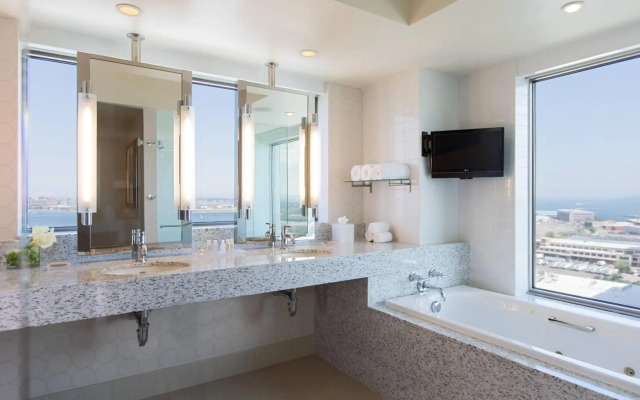 Renaissance® Boston Seaport District