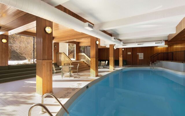 Travelodge Thunder Bay ON