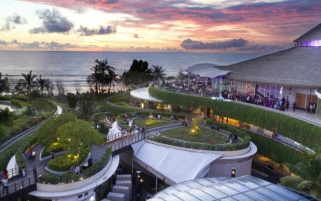 YELLO Hotel Kuta Beachwalk Bali