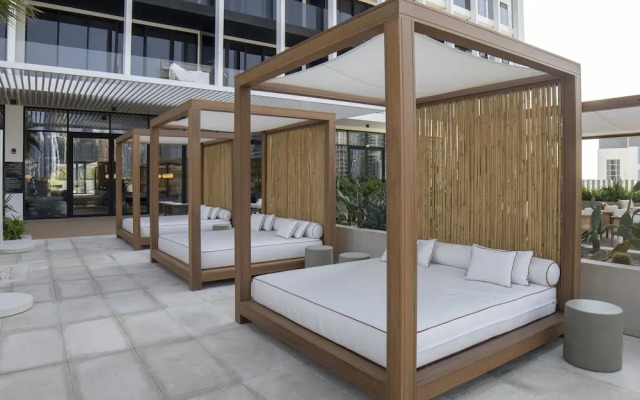 Modern Executive Studio Burj View Upside Living