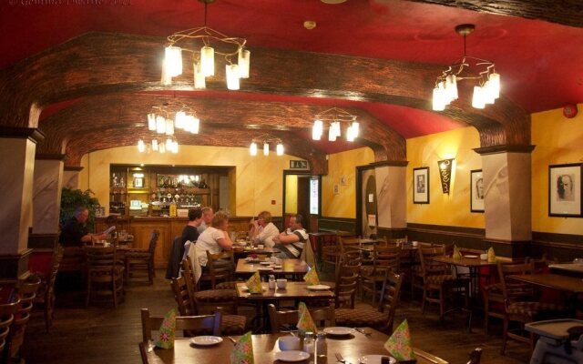 The Roundabout Inn