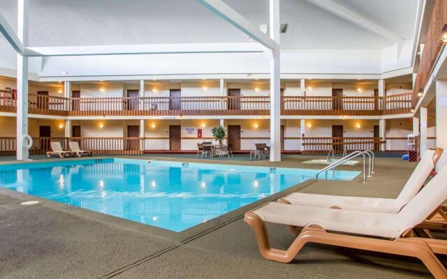 Econo Lodge Inn and Suites Stevens Point