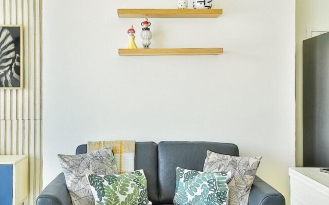 Lake View Luxurious Studio- bnbmehomes - 2606