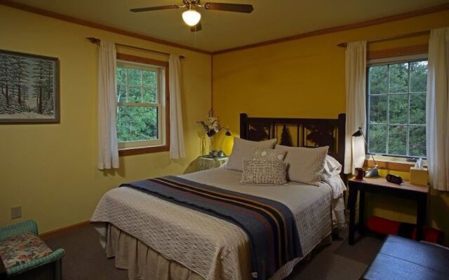 Poplar Creek Guesthouse Bed & Breakfast
