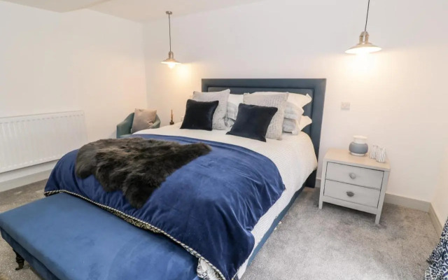 Capel Mawr, Basement 19