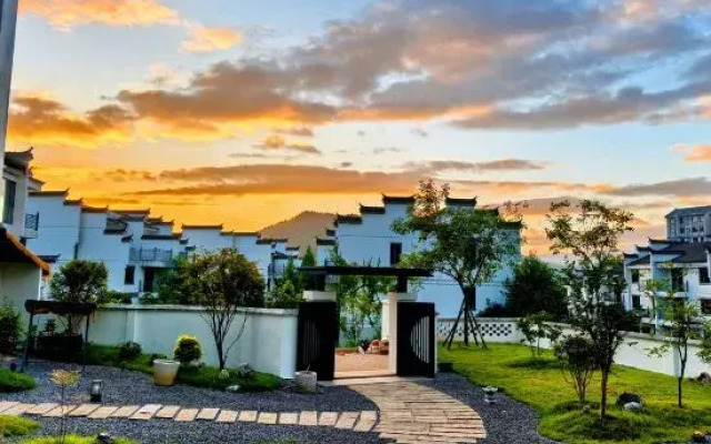 Taining Extraordinary Companion Mountain Residence