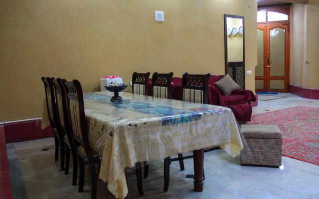 Al Mansur Guesthouse