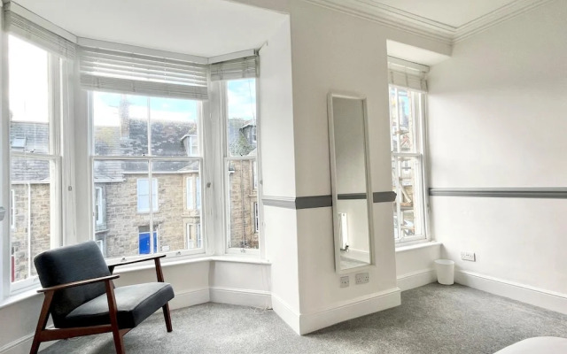 Spacious 5 Bed House Close to Seafront Penzance