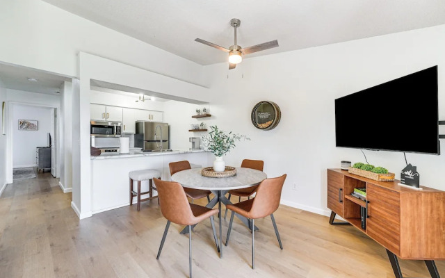 5 Mi to Strip! Pointe Royale Condo w/ Indoor Pool