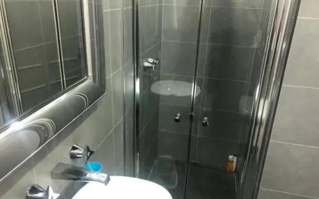 South Kensington Serviced Studio with Spa