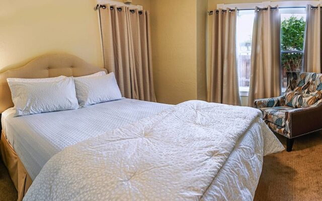 Pioneer House - South Suite