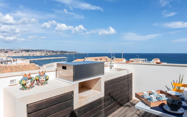 Mirror Apartment With Seaview Terrace