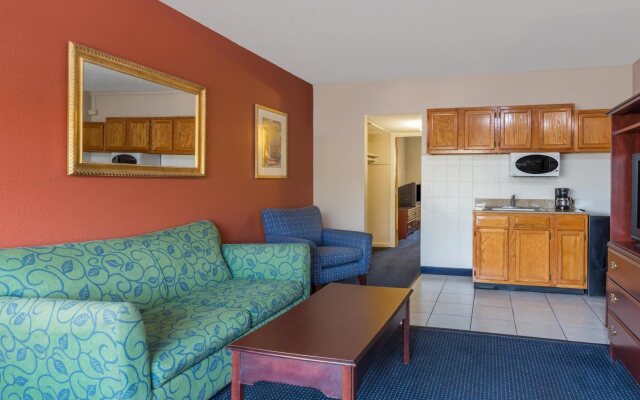 Breeze Inn & Suites