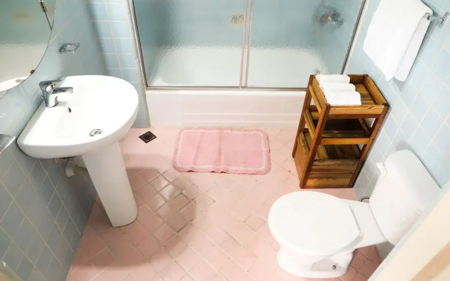 Bostoc, Knocking on Cuba