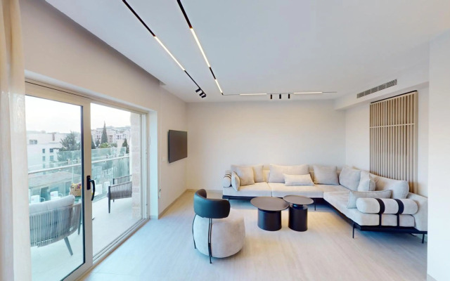 *King David Residences*2 Bd*Pool/Gym/Parking*