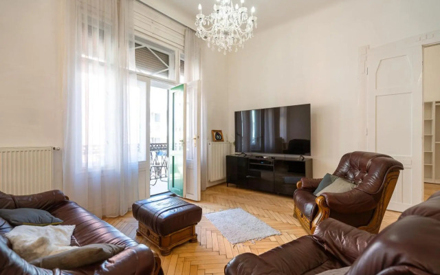 DON'T LOOK any further - Gary's superb apartment