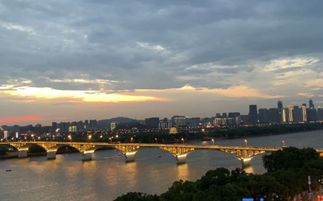 Linju Inn (Changsha Wuyi Square)