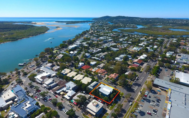 Noosa River Sandy Shores