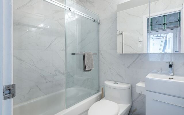 Beautiful 2 BR in the Heart of Downtown