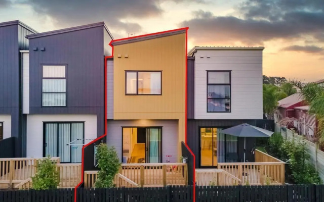 Stunning Townhouse - Walking to Botany Shopping Center