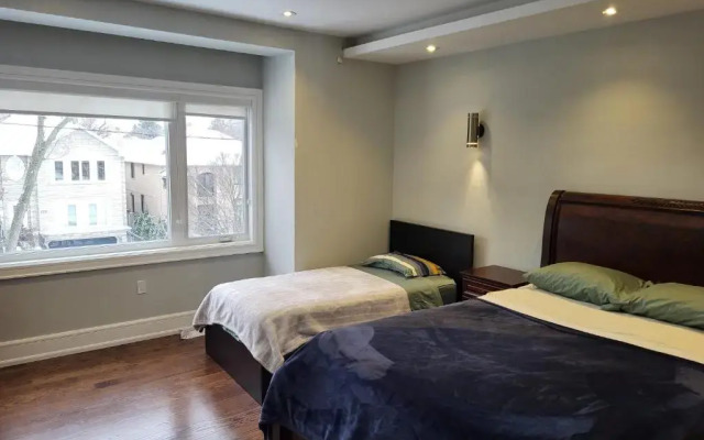 Toronto Modern House guest room
