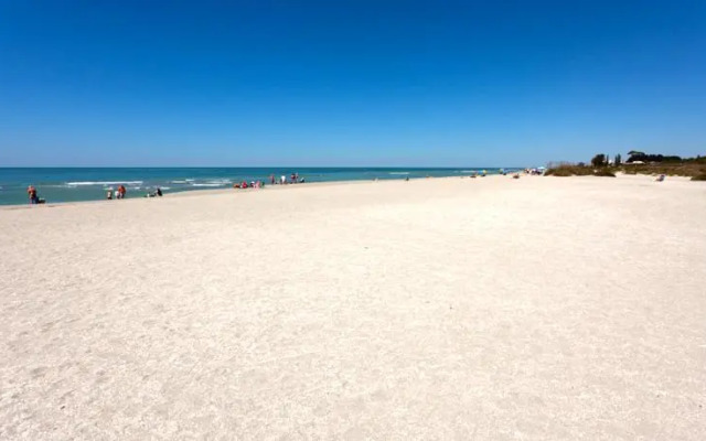 Rialto Mansion by Vacation Rental Pros