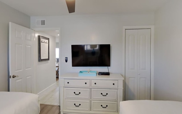 Driftwood Towers #1F - Palm View