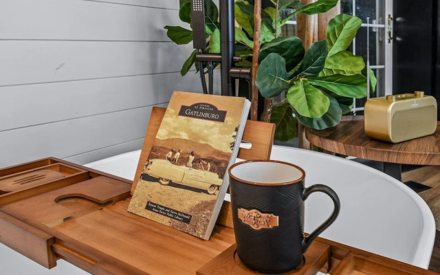 Dream Catcher 1 Bedroom Home by RedAwning