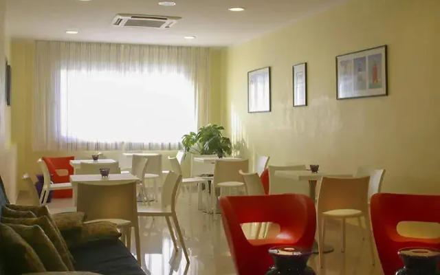 Iones Hotel