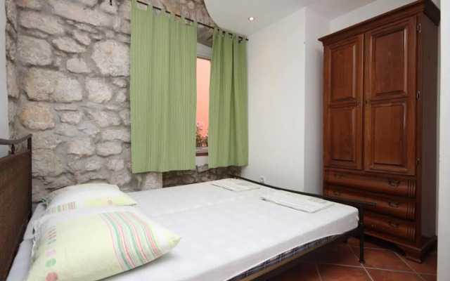 Apartment Gradac 6661a
