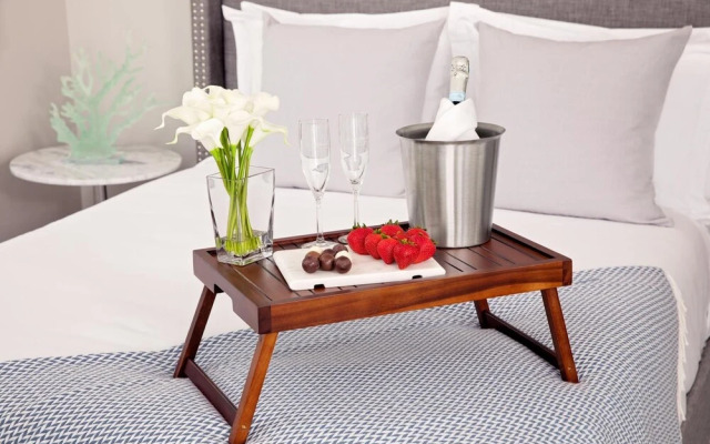 Inn at Harbor Hill Marina