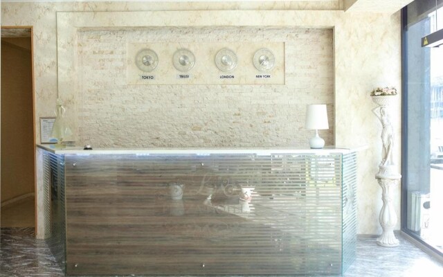 L Plaza Hotel