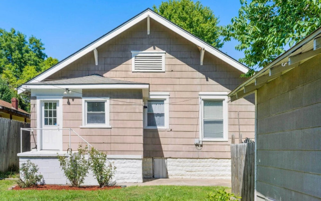 Pet-friendly Tulsa Home, 2 Mi to Downtown!