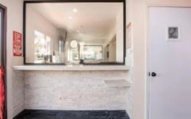 Oyo Hotel Palmdale Antelope V