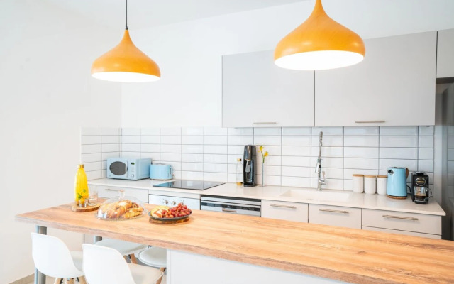 Sunlit Urban Escape with Balcony by Sea N Rent