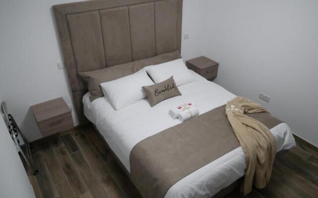 Evmelia Kakopetria Suites