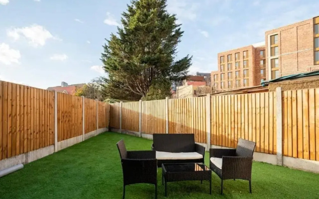 1 Bed-sleeps 4-free Parking-30 Min to Central Ldn
