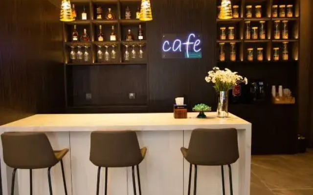 Homeinn Plus（Bei 'an Bus Station）