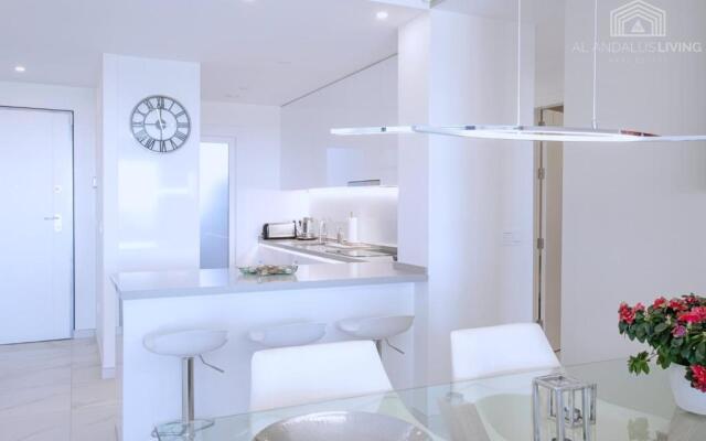 Contemporary apartment 8 min to Puerto Banus