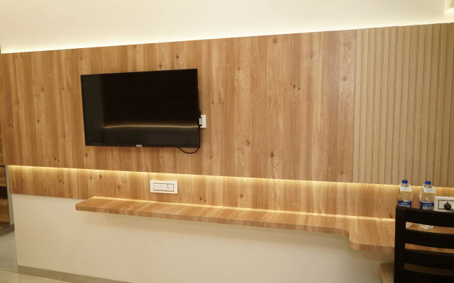 Hotel Naaz Executive Near T2 Airport