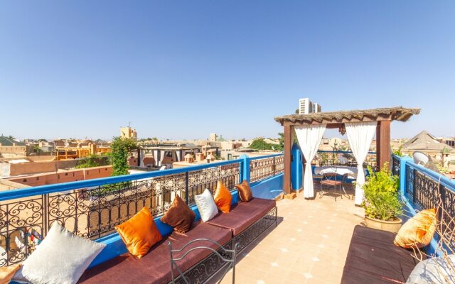 Riad Le Dromadaire Bleu by Weekome