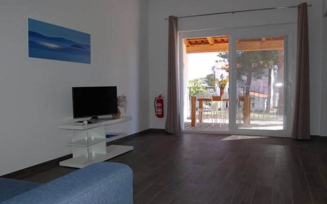 Cheerful Apartment in Veli Rat With Roof Terrace