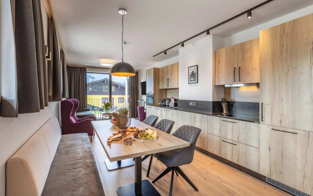 Emma Deluxe Aparthotel