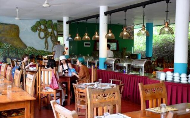 Hungry Lion Resort and Restaurant