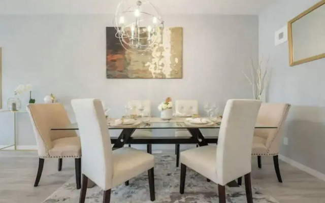 Luxury Modern Home - Livingstone
