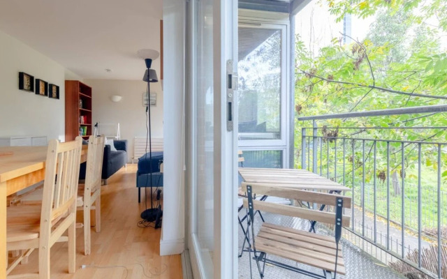 Spacious 2 Bedroom Apartment Near White City