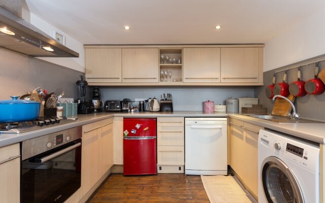 2 Bedroom Flat In Peckham