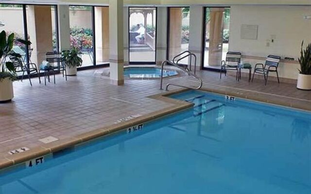 Courtyard Birmingham Colonnade/Grandview